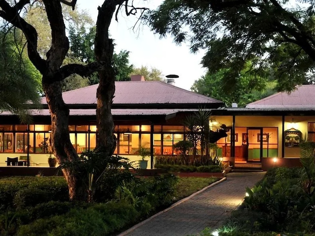 Cresta Rileys Hotel