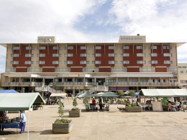 Cresta President Hotel